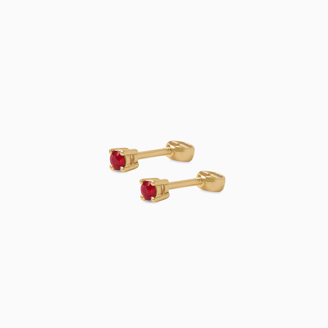 Aretes en oro amarillo de 18K punto de luz con rubí