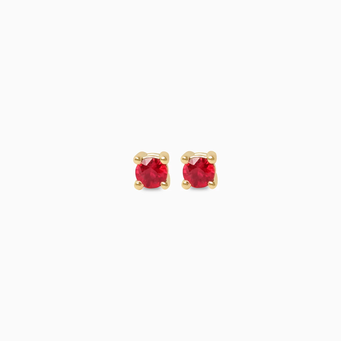 Aretes en oro amarillo de 18K punto de luz con rubí