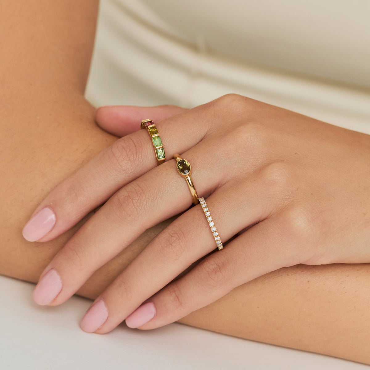 Anillo oro amarillo 18K turmalina oval verde