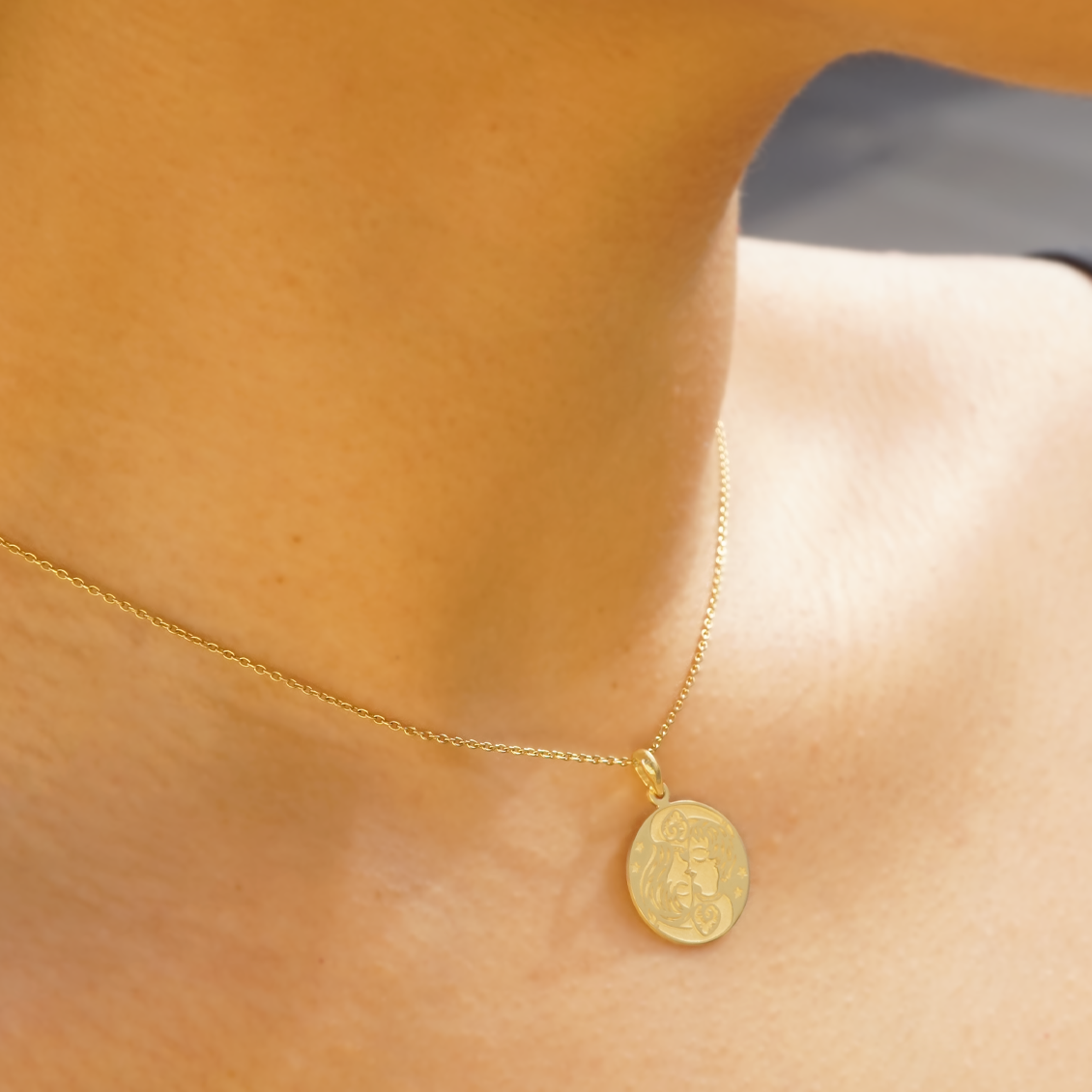 Dije Esfera en oro amarillo de 18K