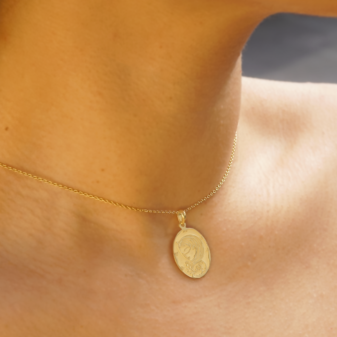 Dije Conexión Sutil en oro amarillo de 18K