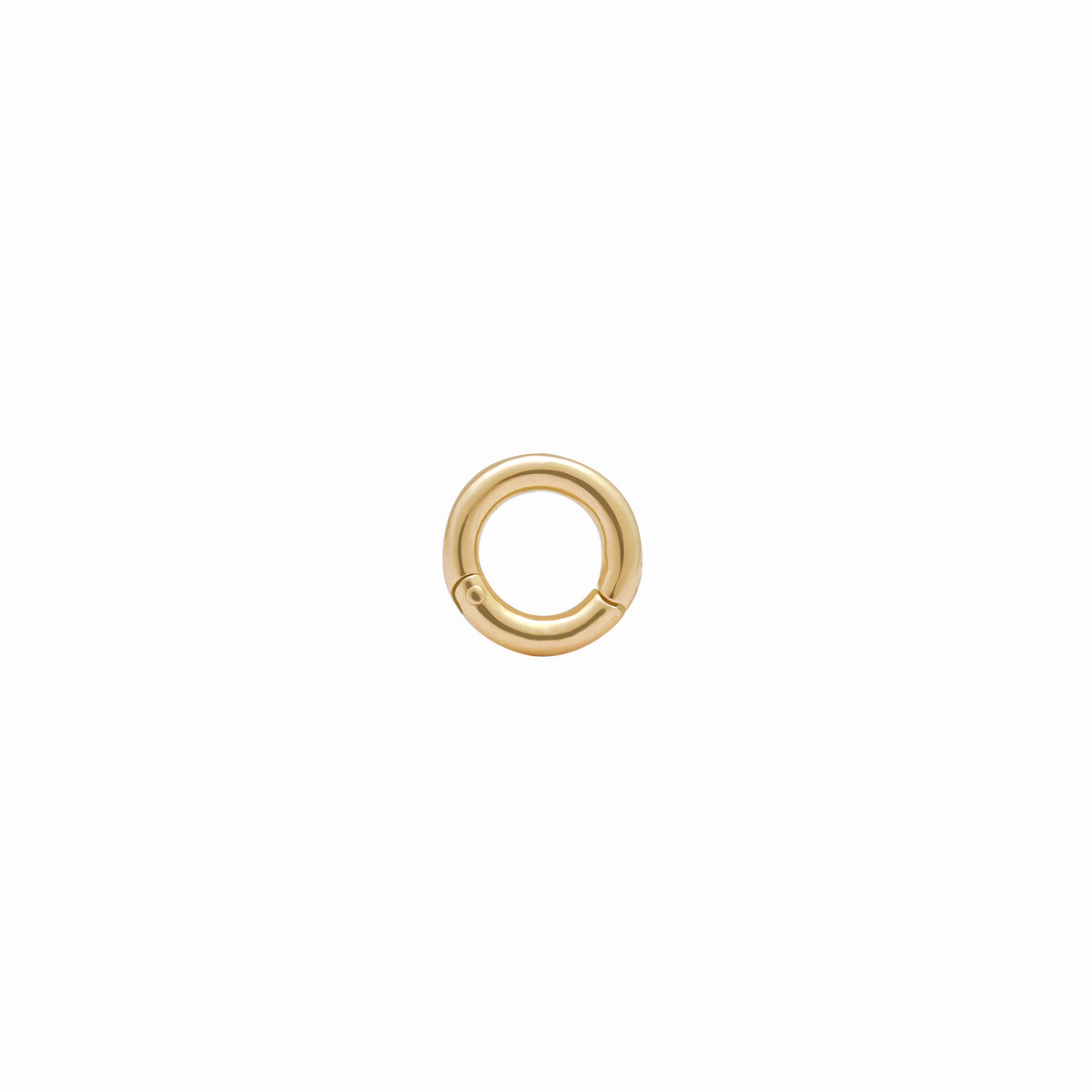 Dije en oro amarillo 18K redondo con broche colección Marea