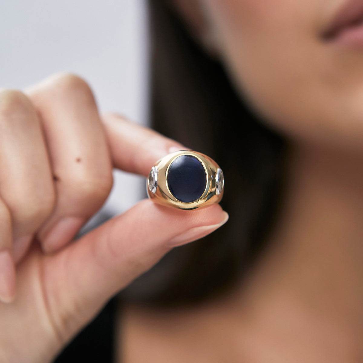 Anillo oro amarillo 18k zafiro oval