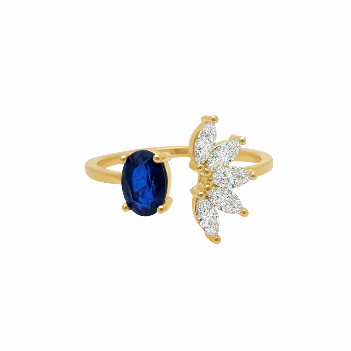 Anillo en oro amarillo 18K oval con zafiro y brillantes marquise