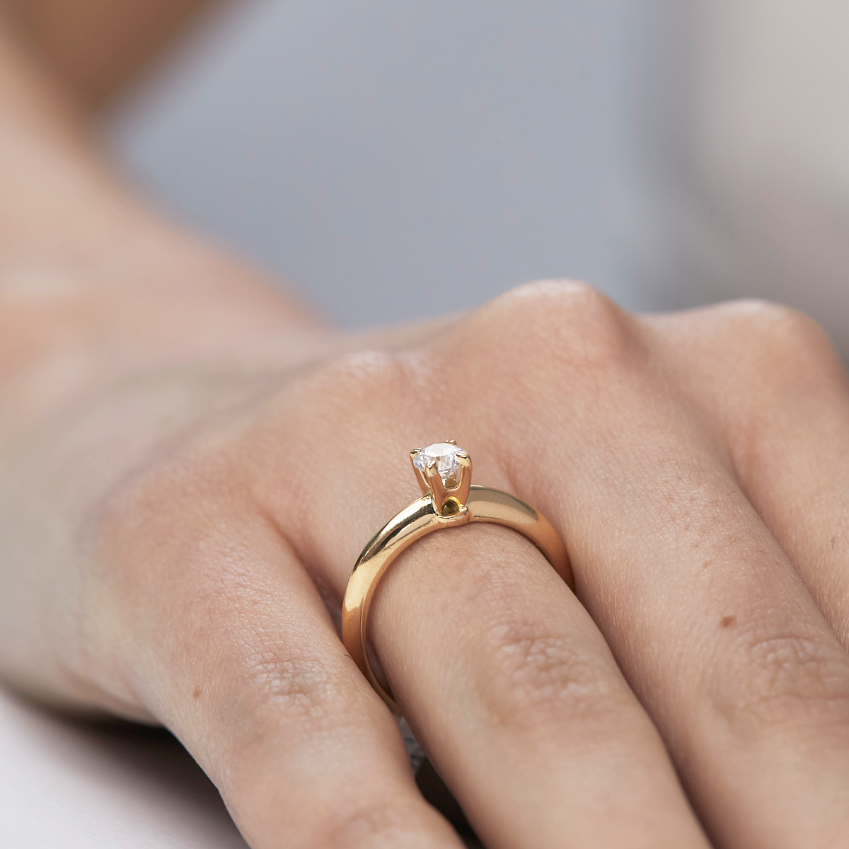 Anillo de compromiso en oro amarillo 18K modelo Aldo & Co.