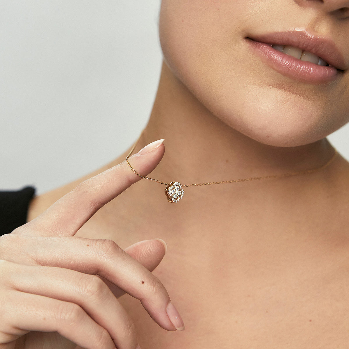 Collar oro amarillo 18K trébol con brillantes