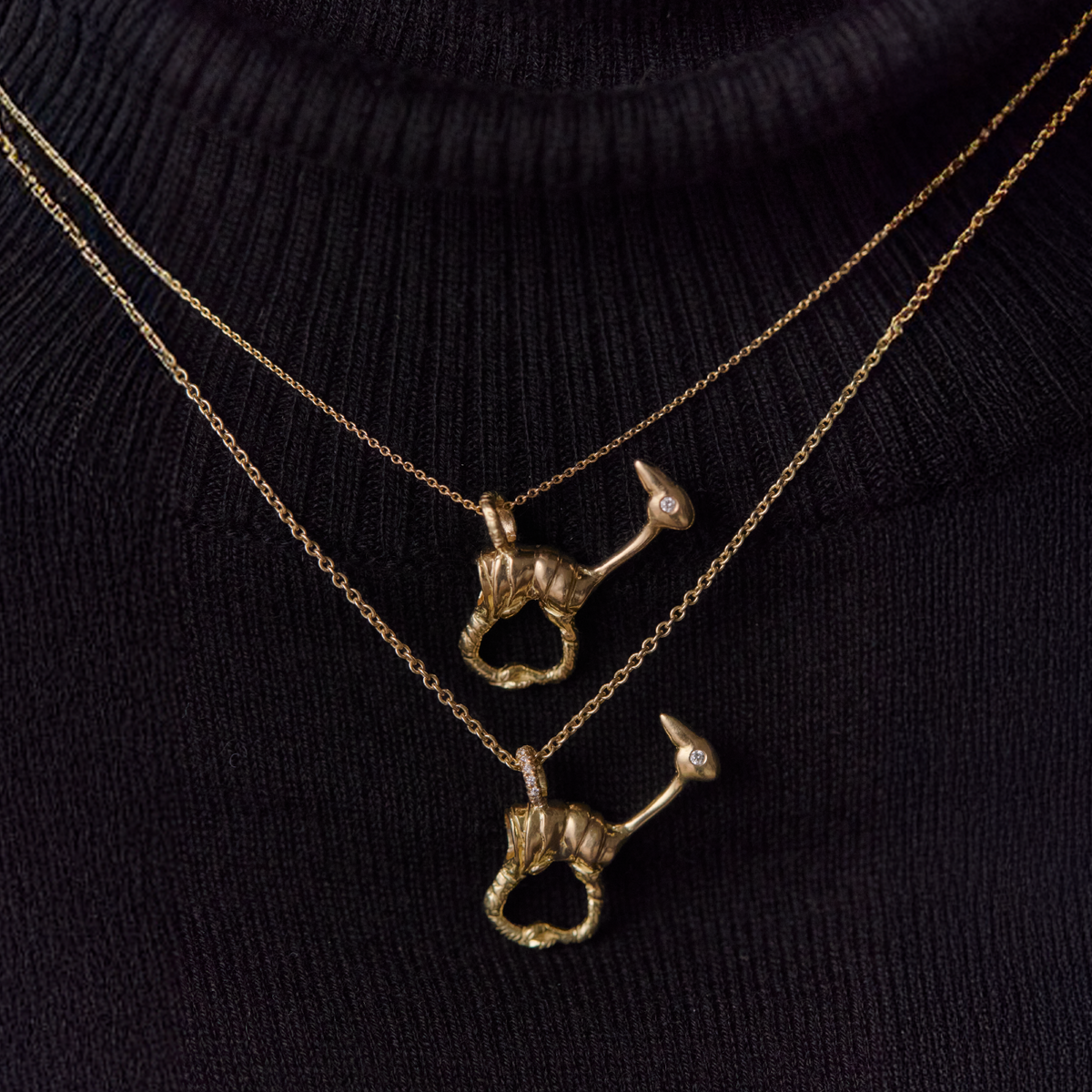 Dije oro amarillo 18K en forma de vicuña