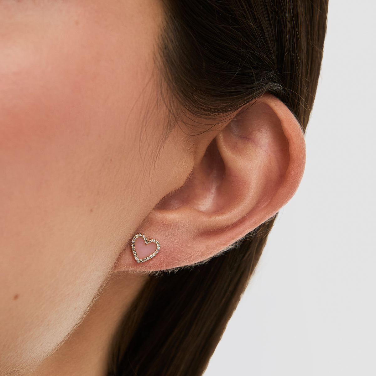 Aretes oro amarillo 18k con opalo rosa corazon con brillantes