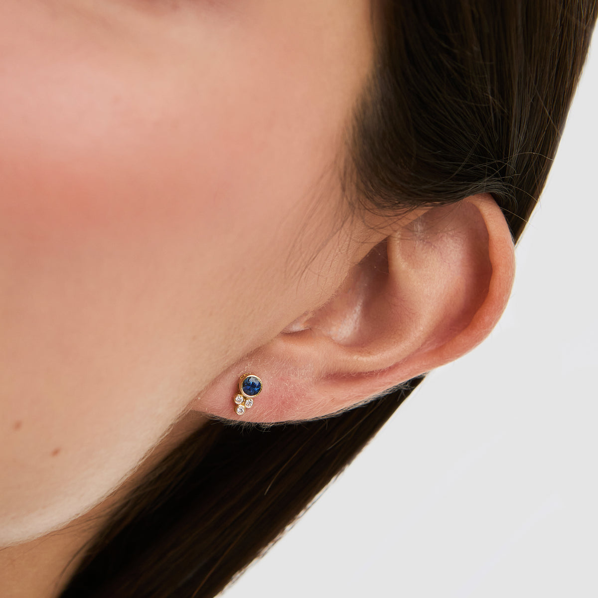 Aretes oro amarillo 18K con zafiros y brillantes