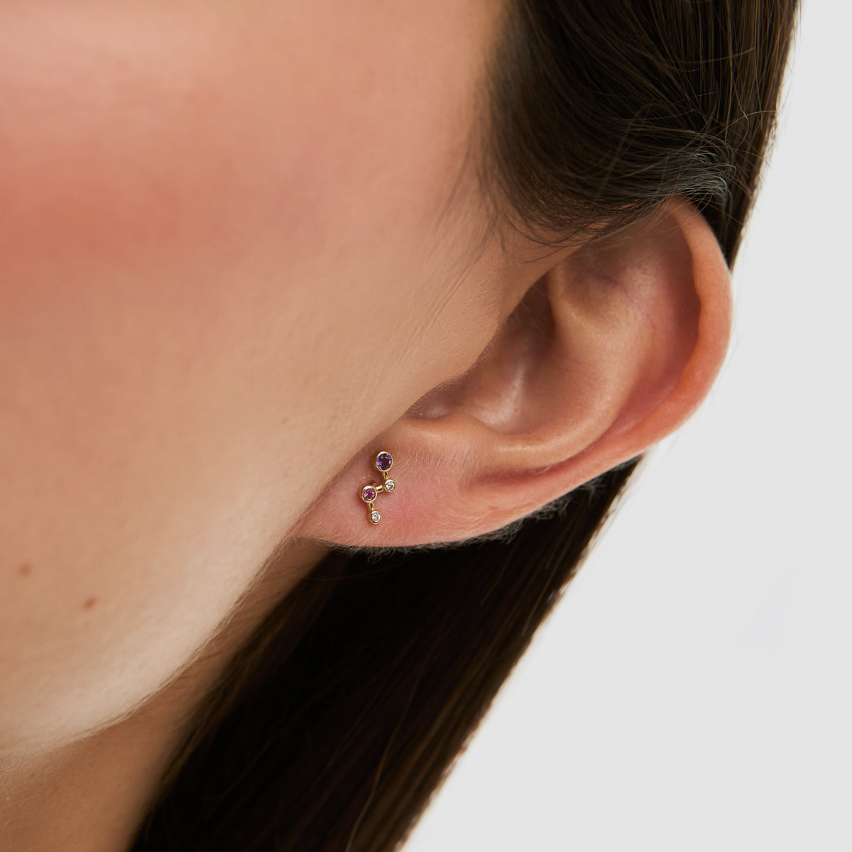 Aretes oro amarillo 18K zigzag con amatista y zafiros rosados