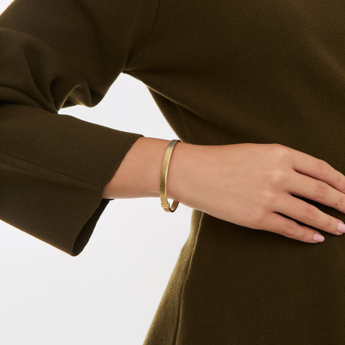 Pulsera en oro amarillo de 18K bangle tipo cinta