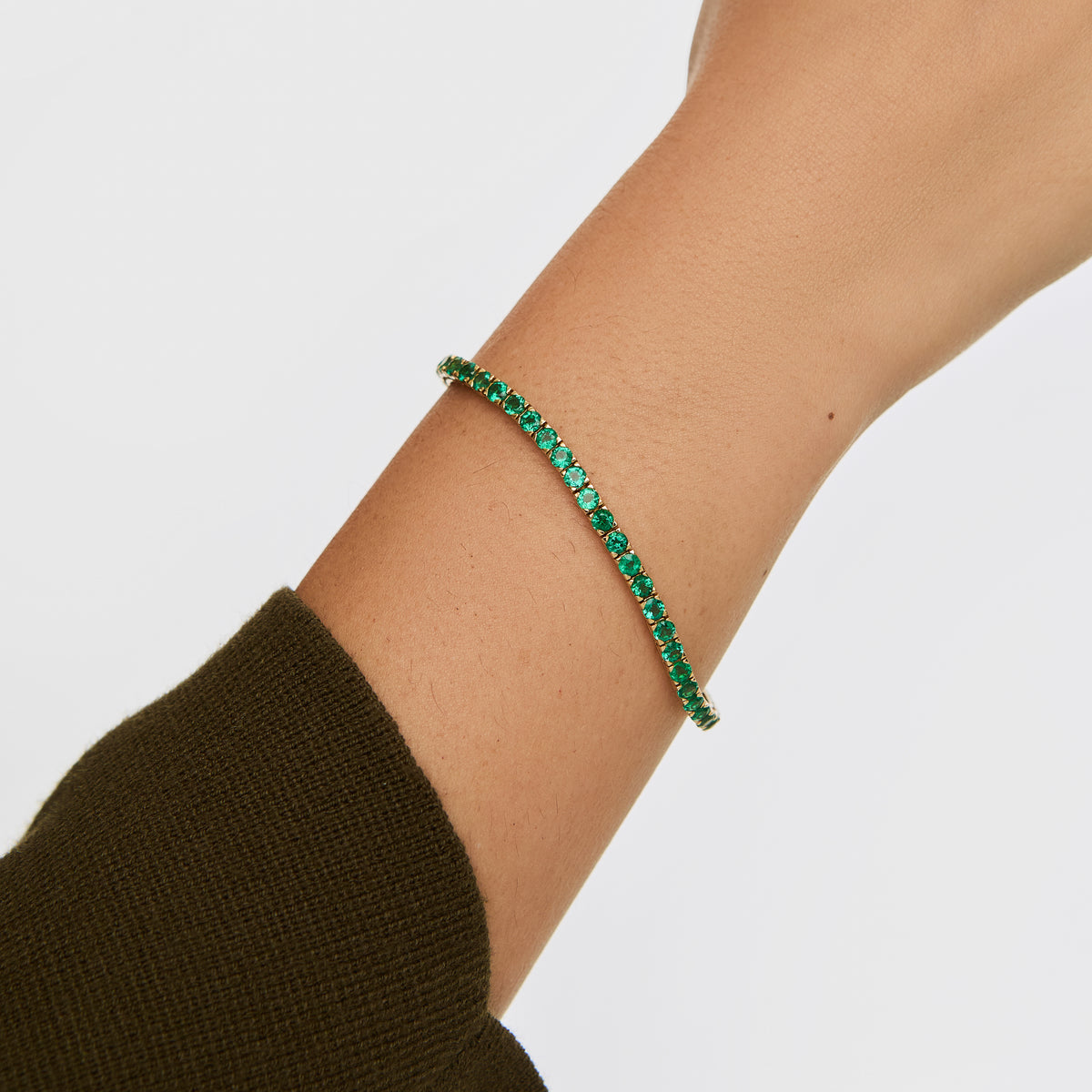 Pulsera en oro amarillo de 18K con esmeraldas