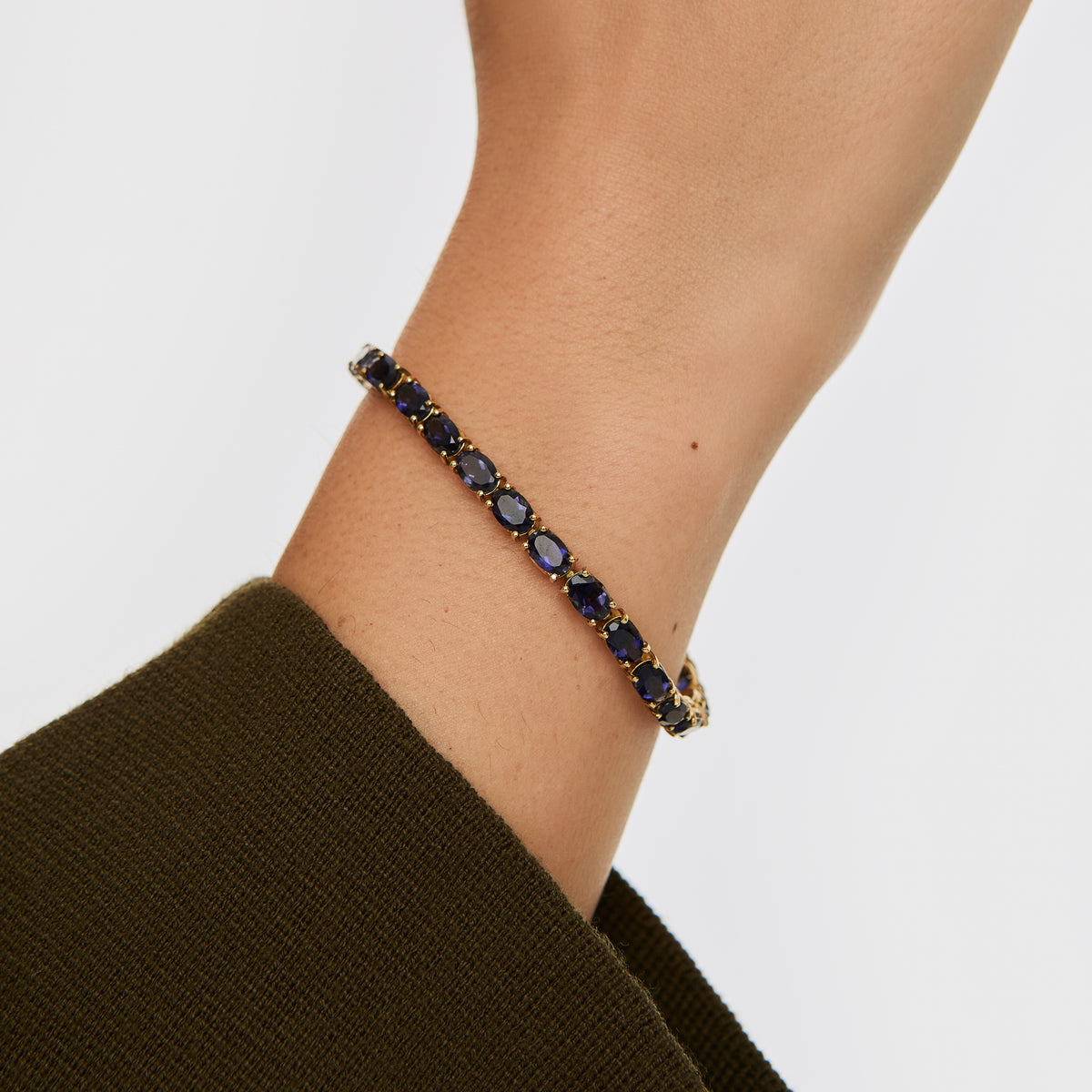 Pulsera oro amarillo de 18k tennis con iolita