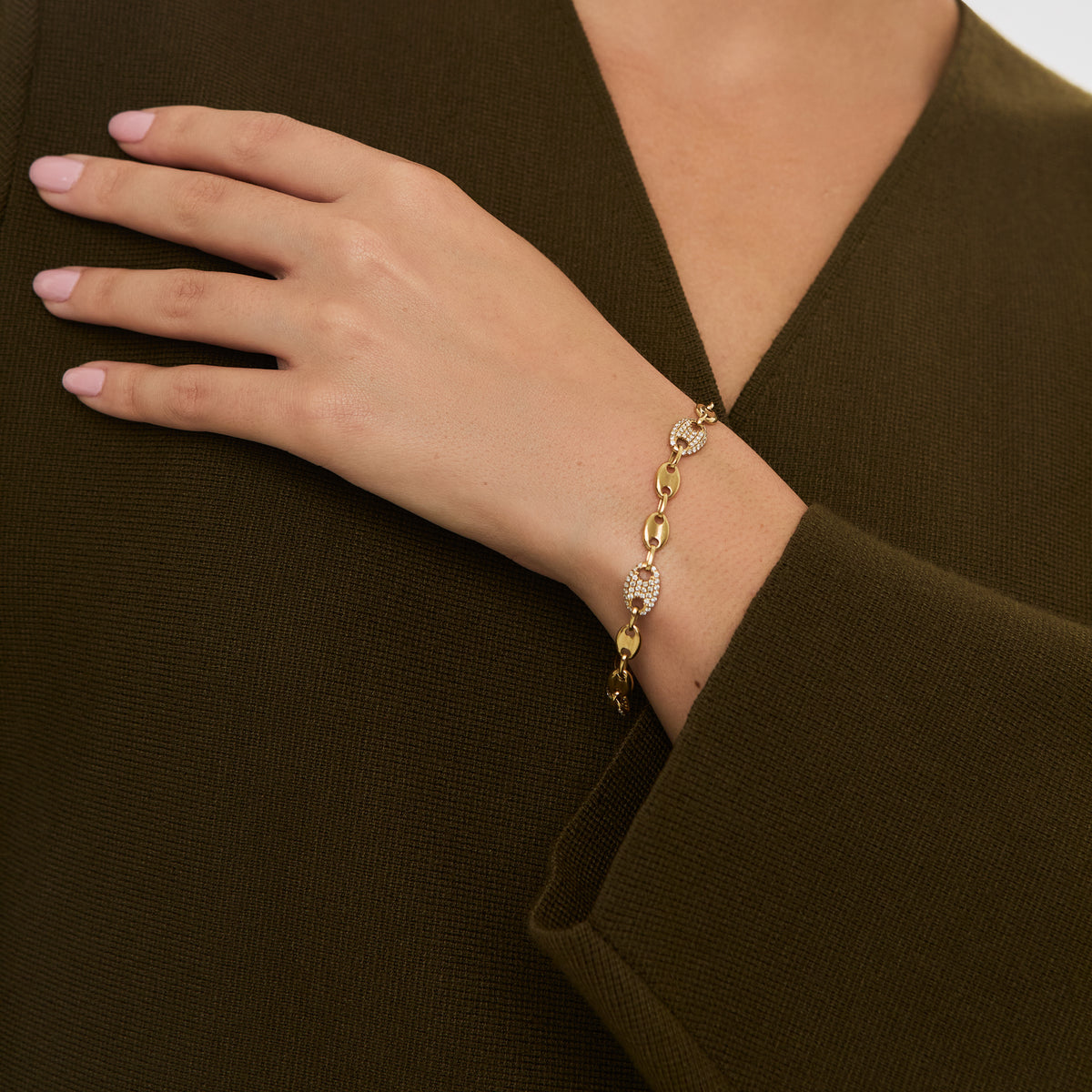Pulsera oro amarillo de 18k con eslabones y brillantes