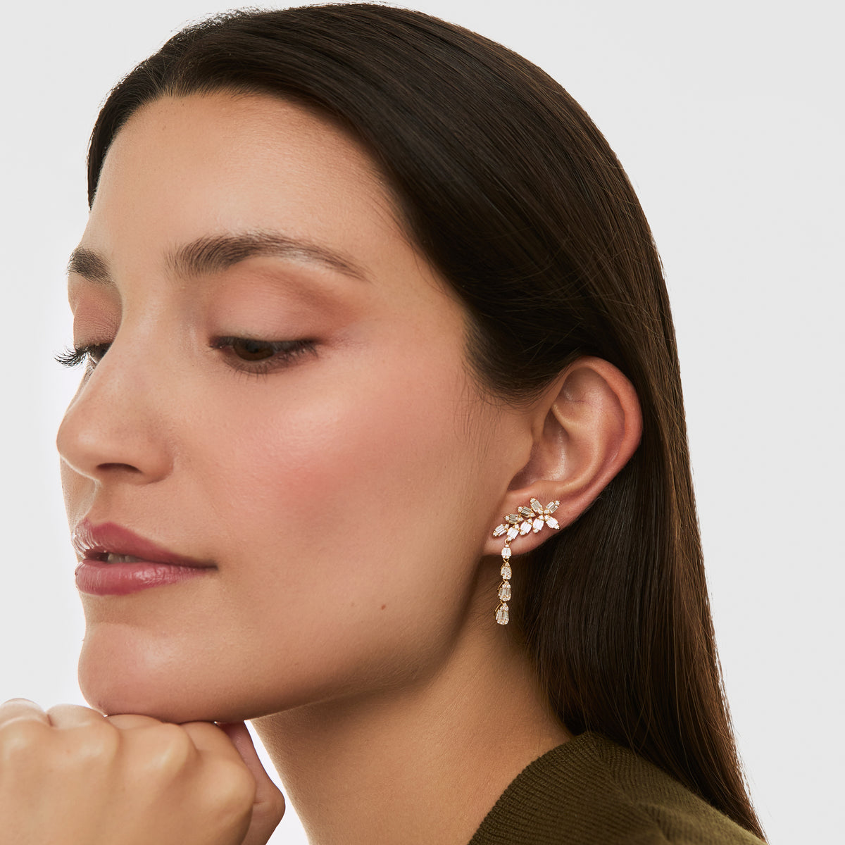 Aretes oro amarillo 18K earcuff largo colgante con brillantes