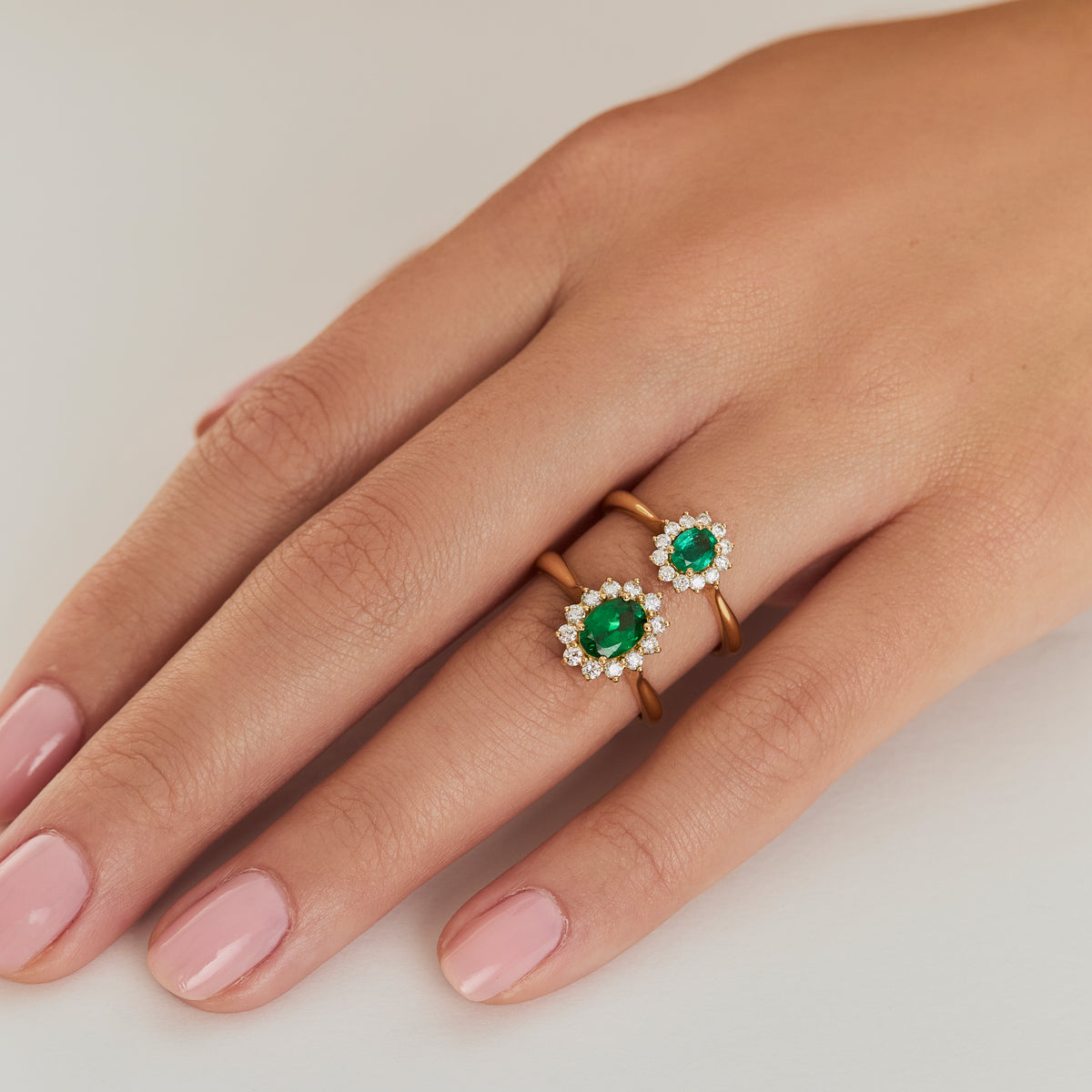 Anillo en oro amarillo 18K Lady Di con tsavorita