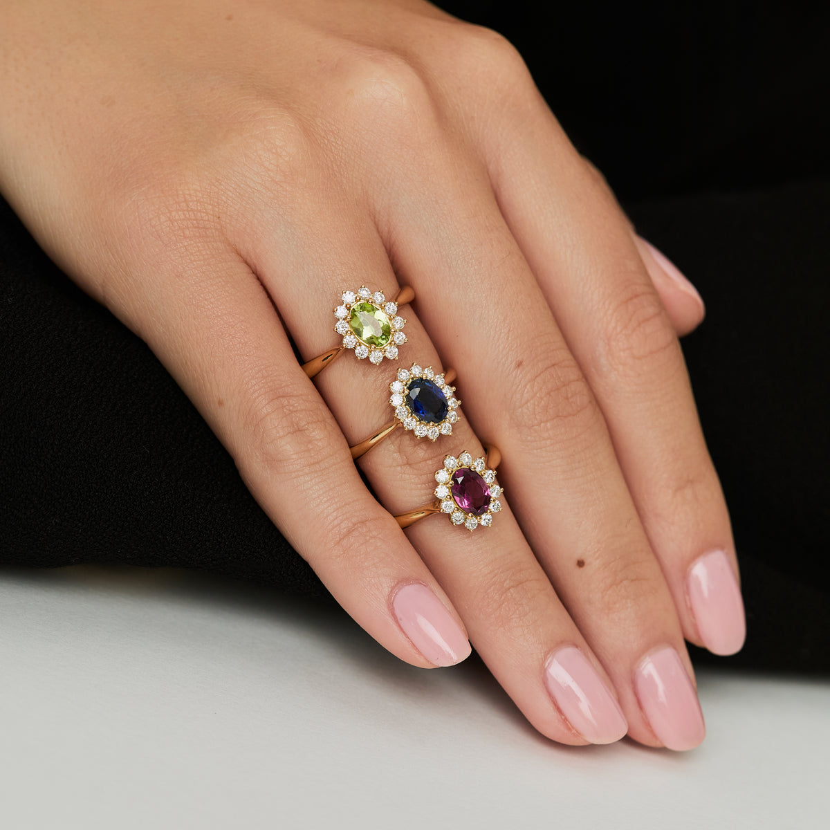 Anillo oro amarillo 18K Lady Di con peridot