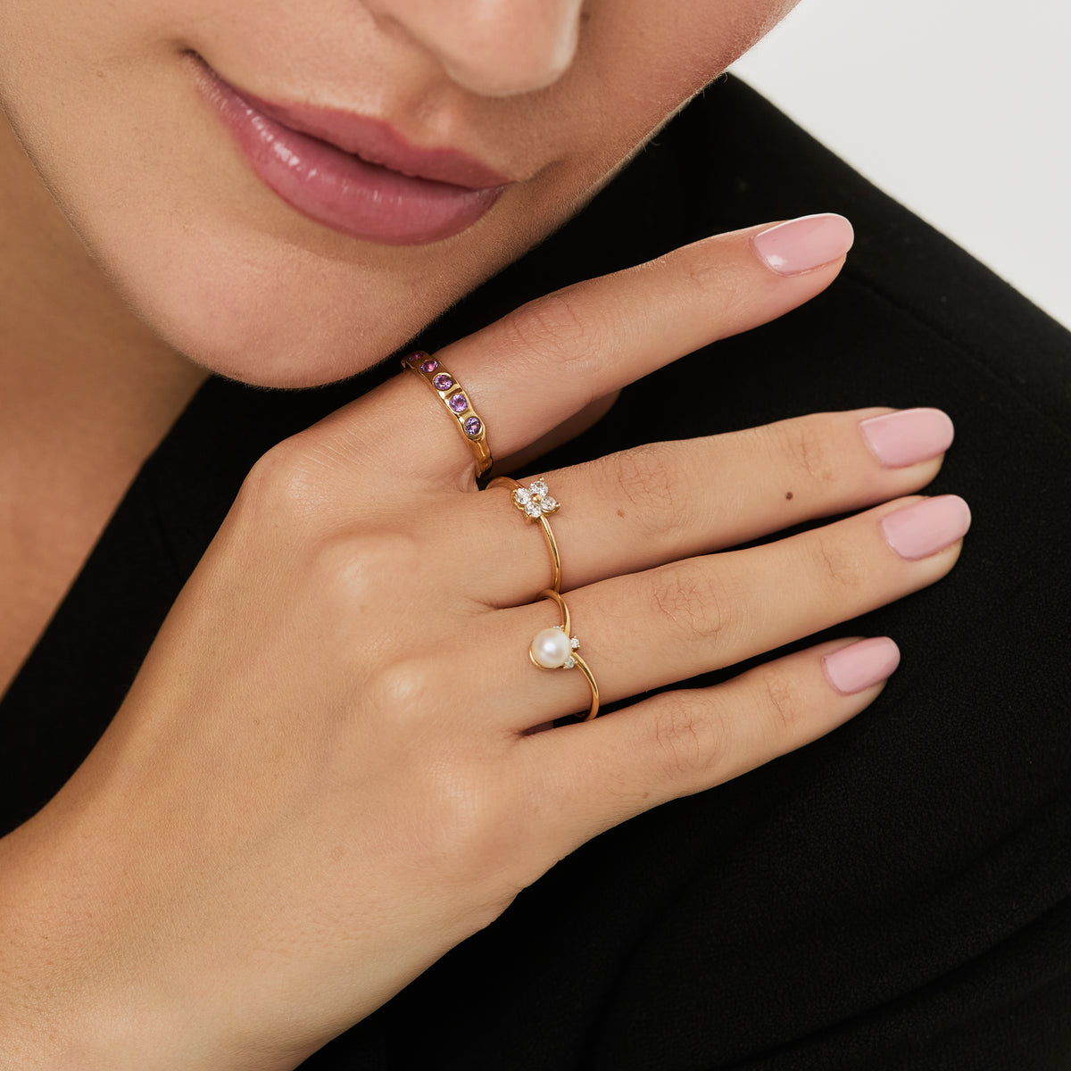 Anillo en oro amarillo de 18k con zafiros