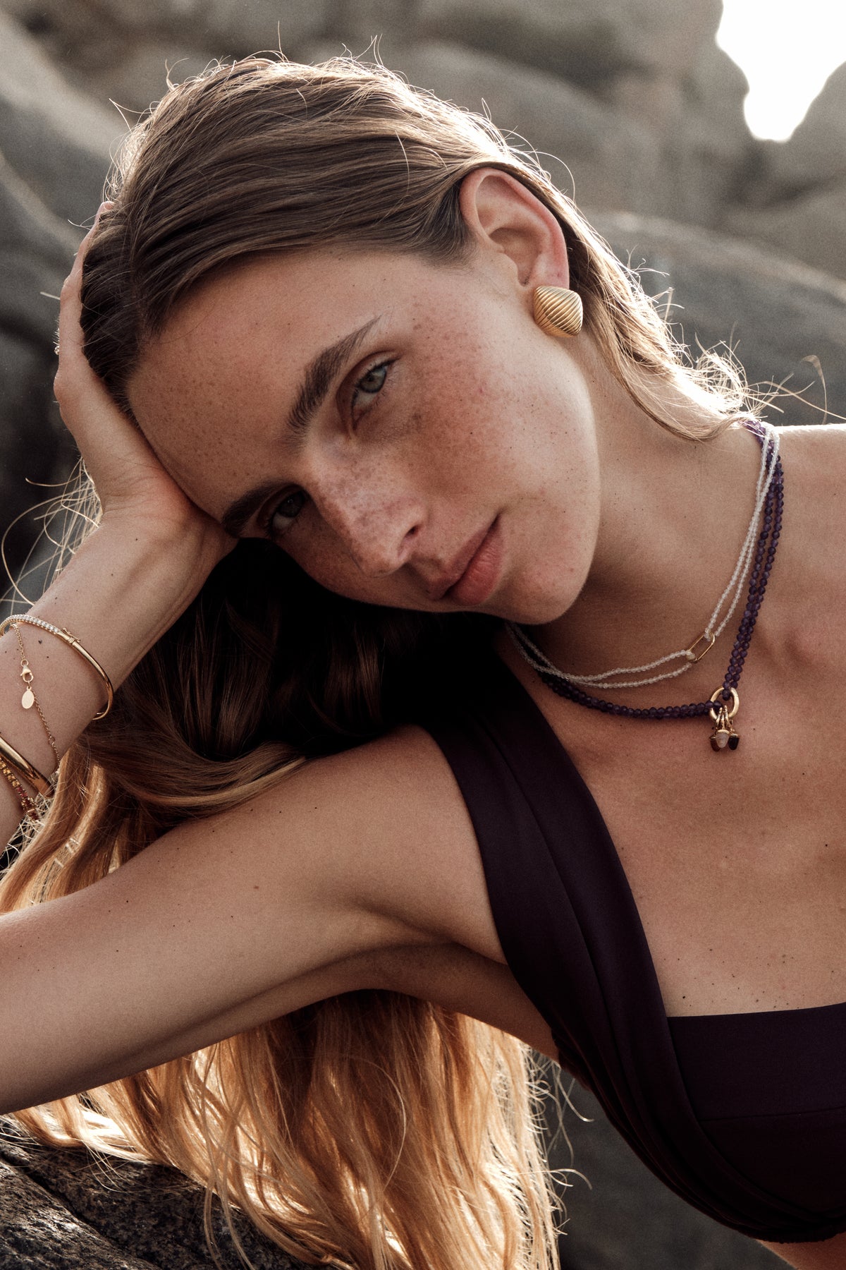 Dije oro amarillo de 18K con tanzanita cabuchón