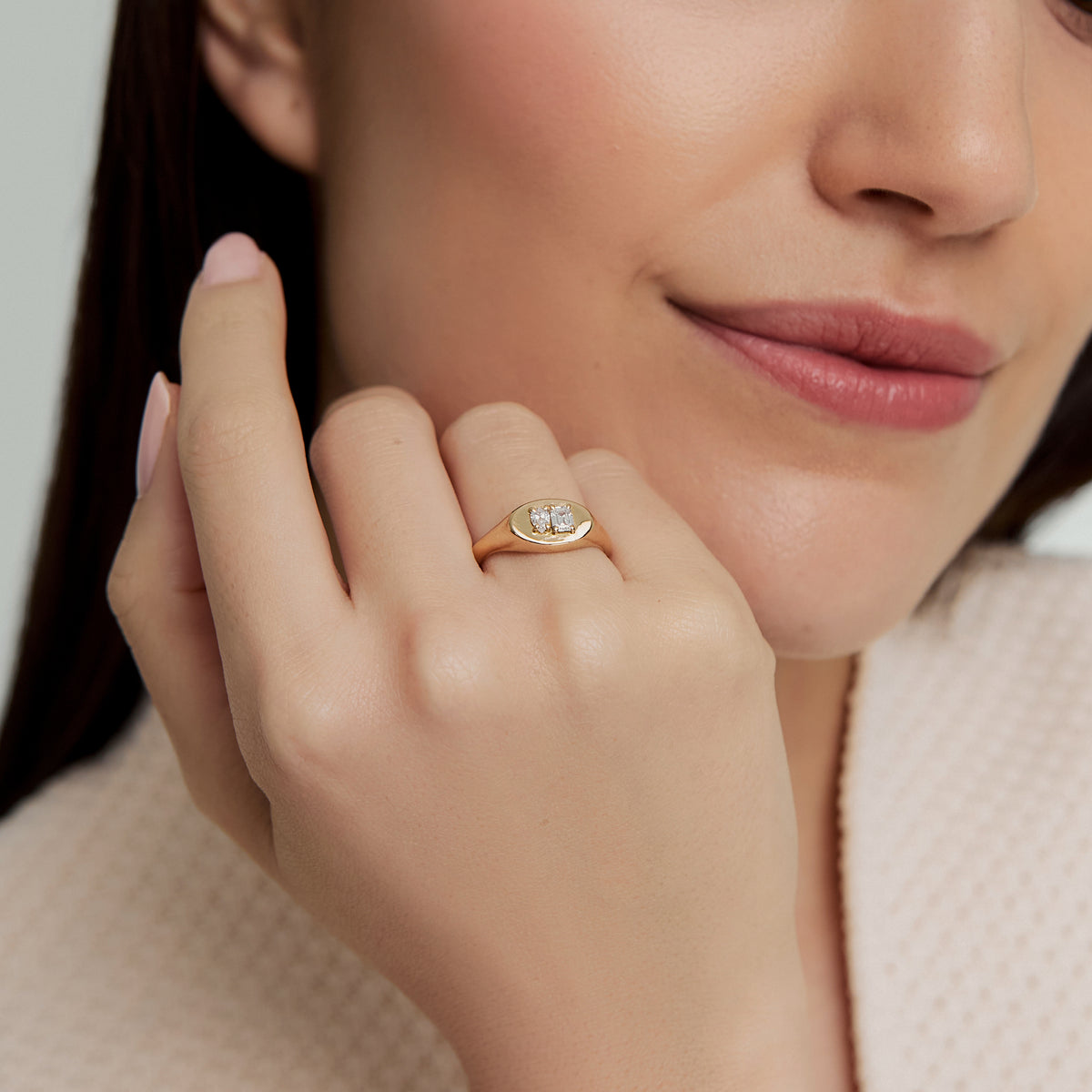 Anillo oro amarillo 18K con dos diamantes