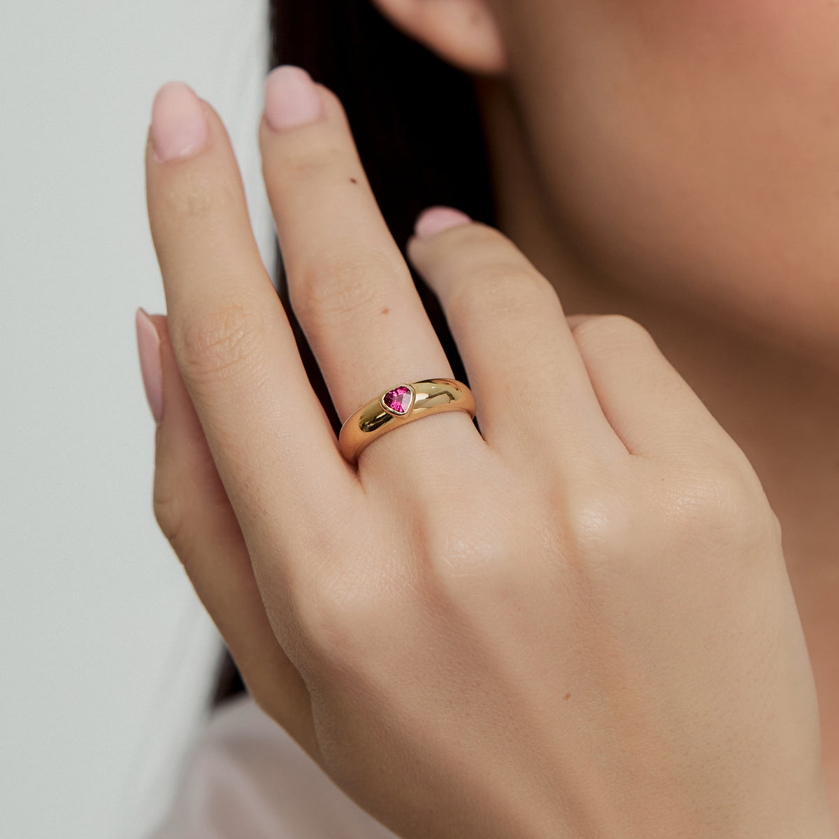 Anillo en oro amarillo de 18K con rubí