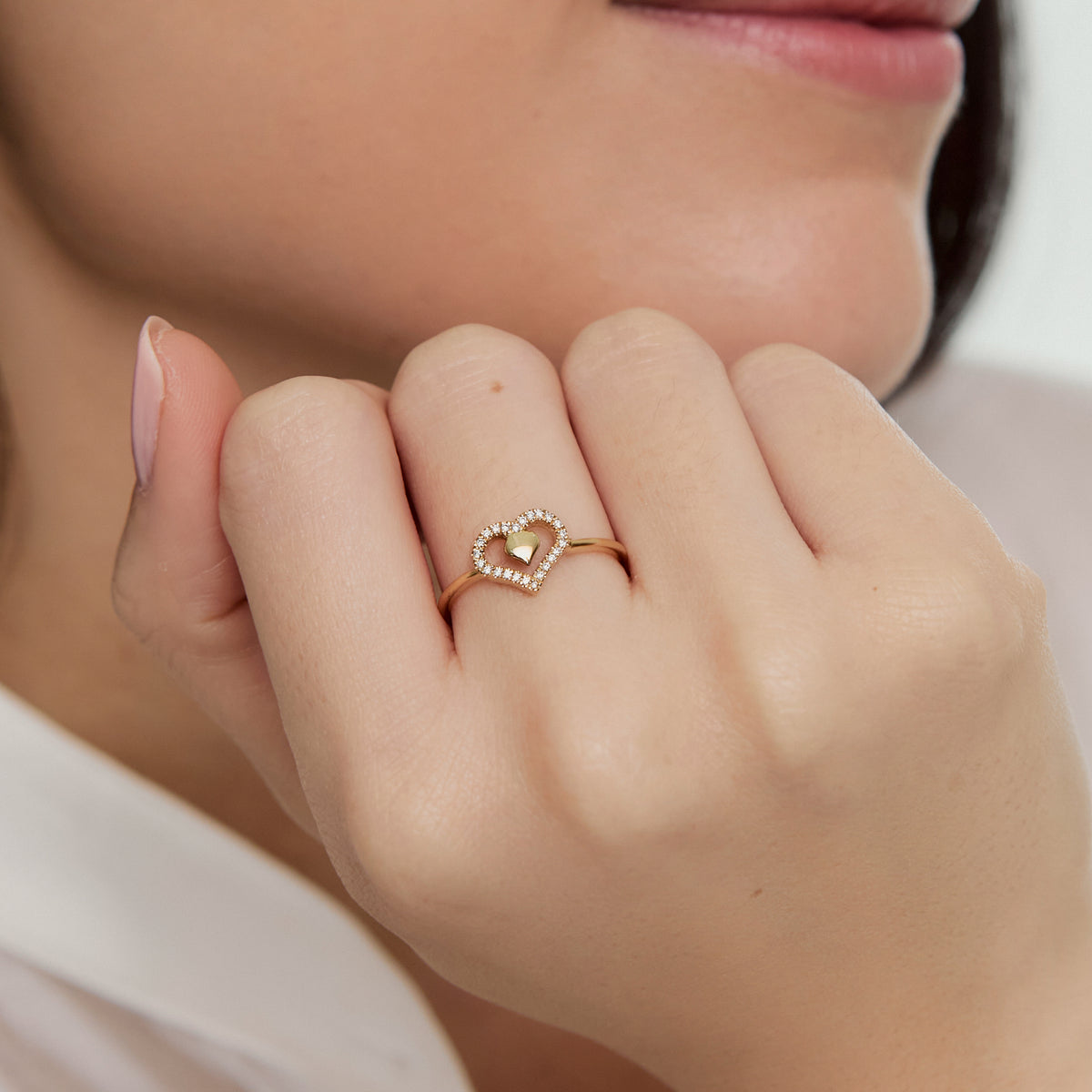Anillo oro amarillo 18K corazón calado con brillantes