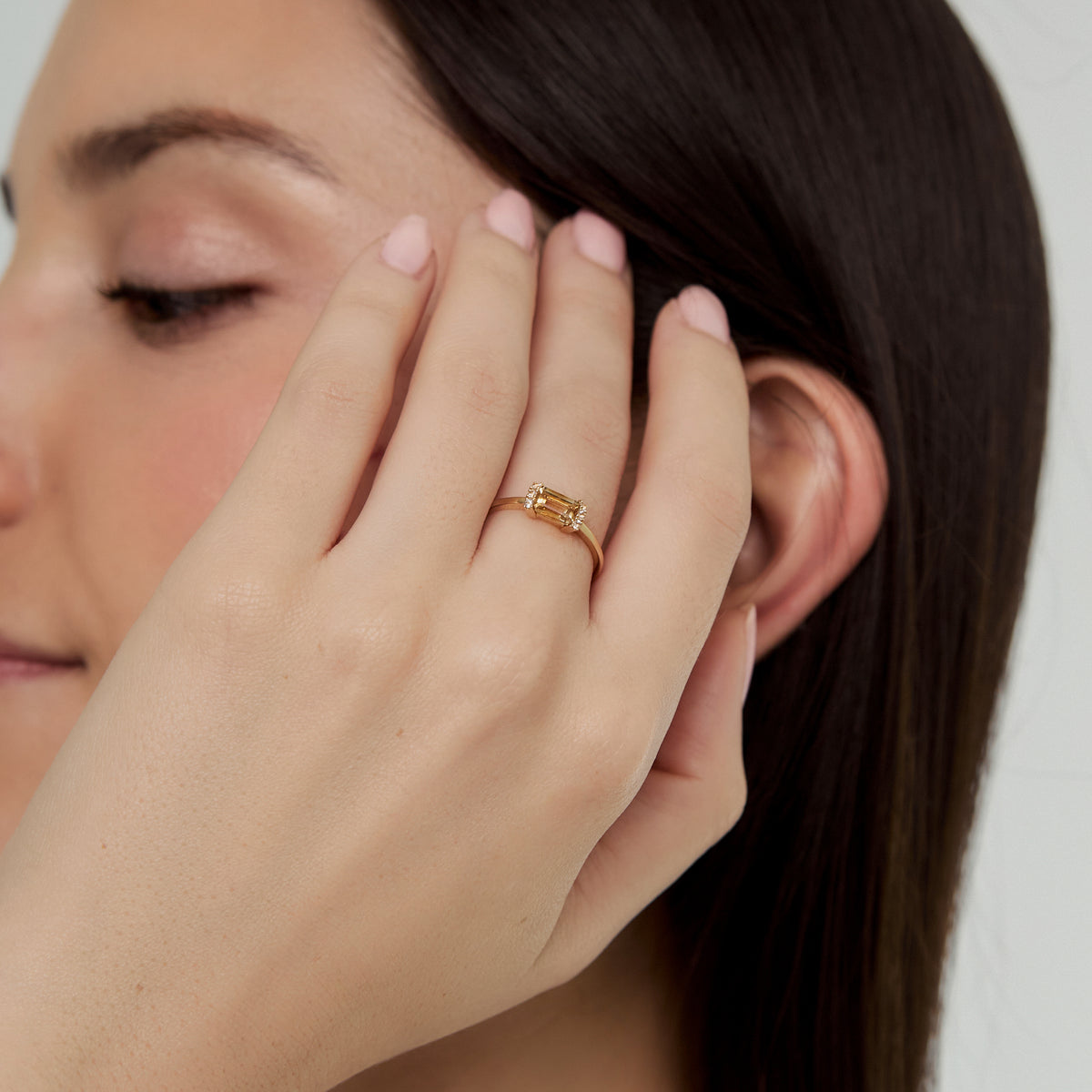 Anillo Amelia oro amarillo de 18K con citrino corte esmeralda