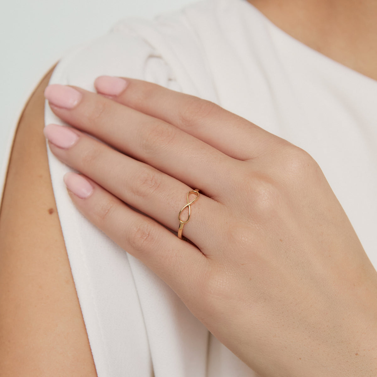 Anillo en oro amarillo de 18K infinito