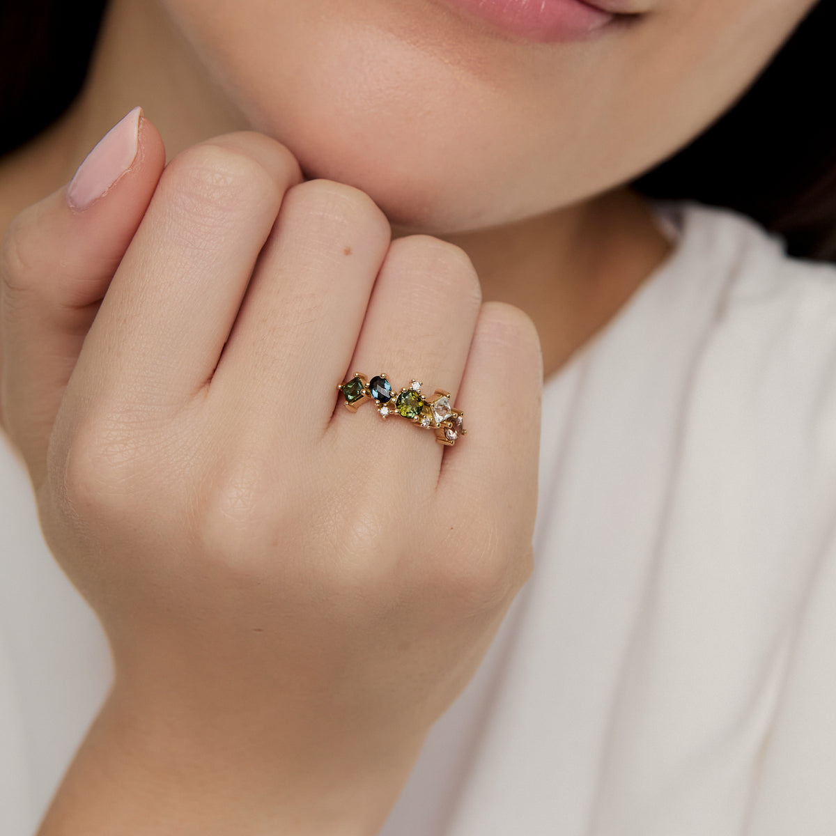 Anillo en oro amarillo de 18K con turmailna y andalucita