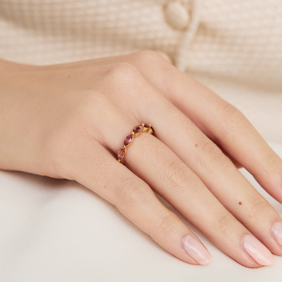 Anillo en oro amarillo de 18K con turmalinas rosadas