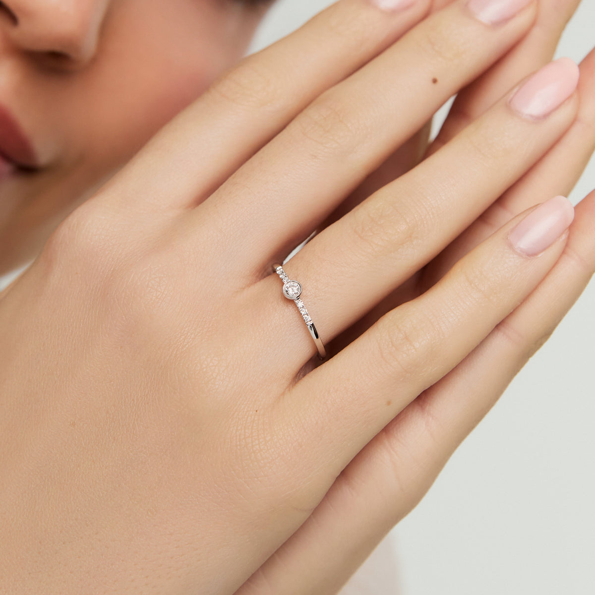 Anillo en oro blanco 18K con brillantes