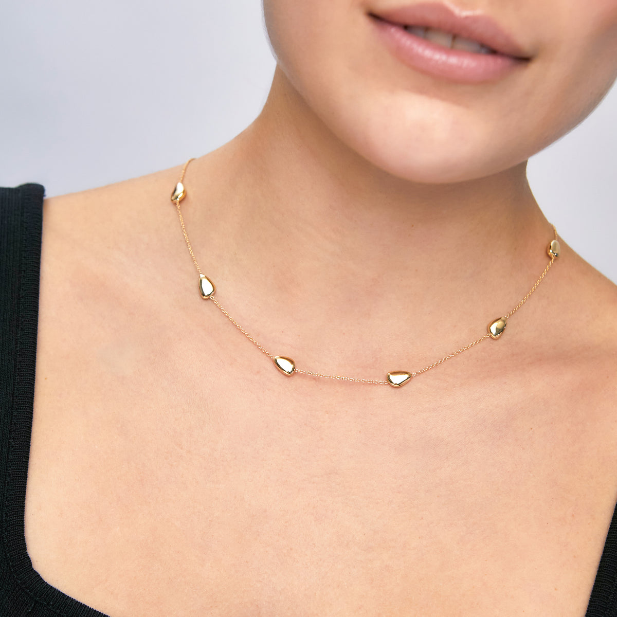 Collar en oro amarillo de 18K, con cadena y beads intercalados