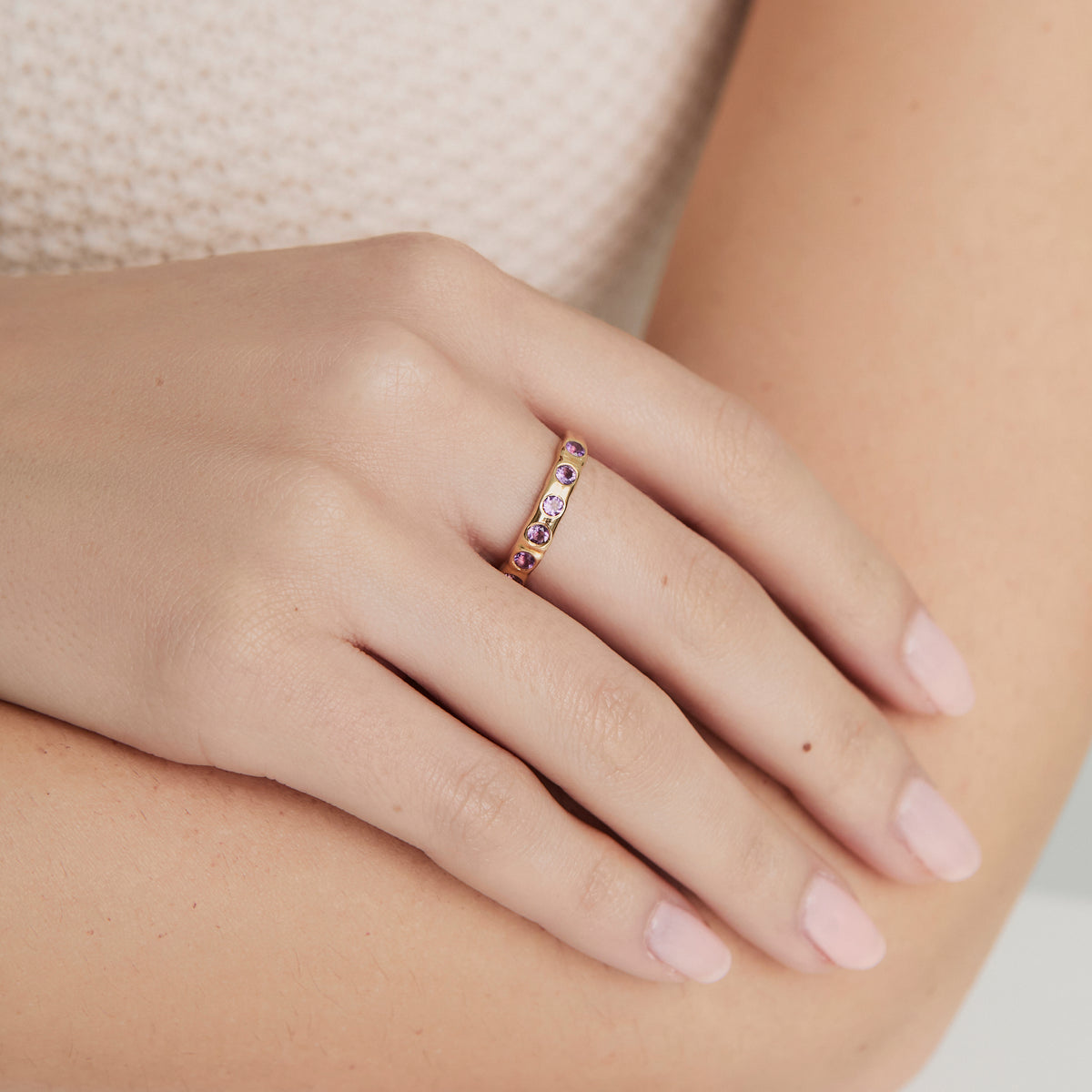Anillo en oro amarillo de 18k con zafiros