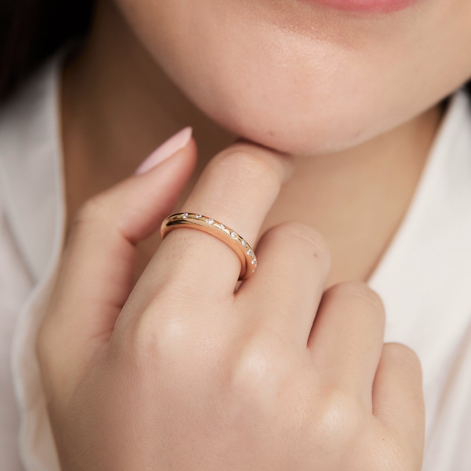 Anillo en oro rosado de 18K con brillantes