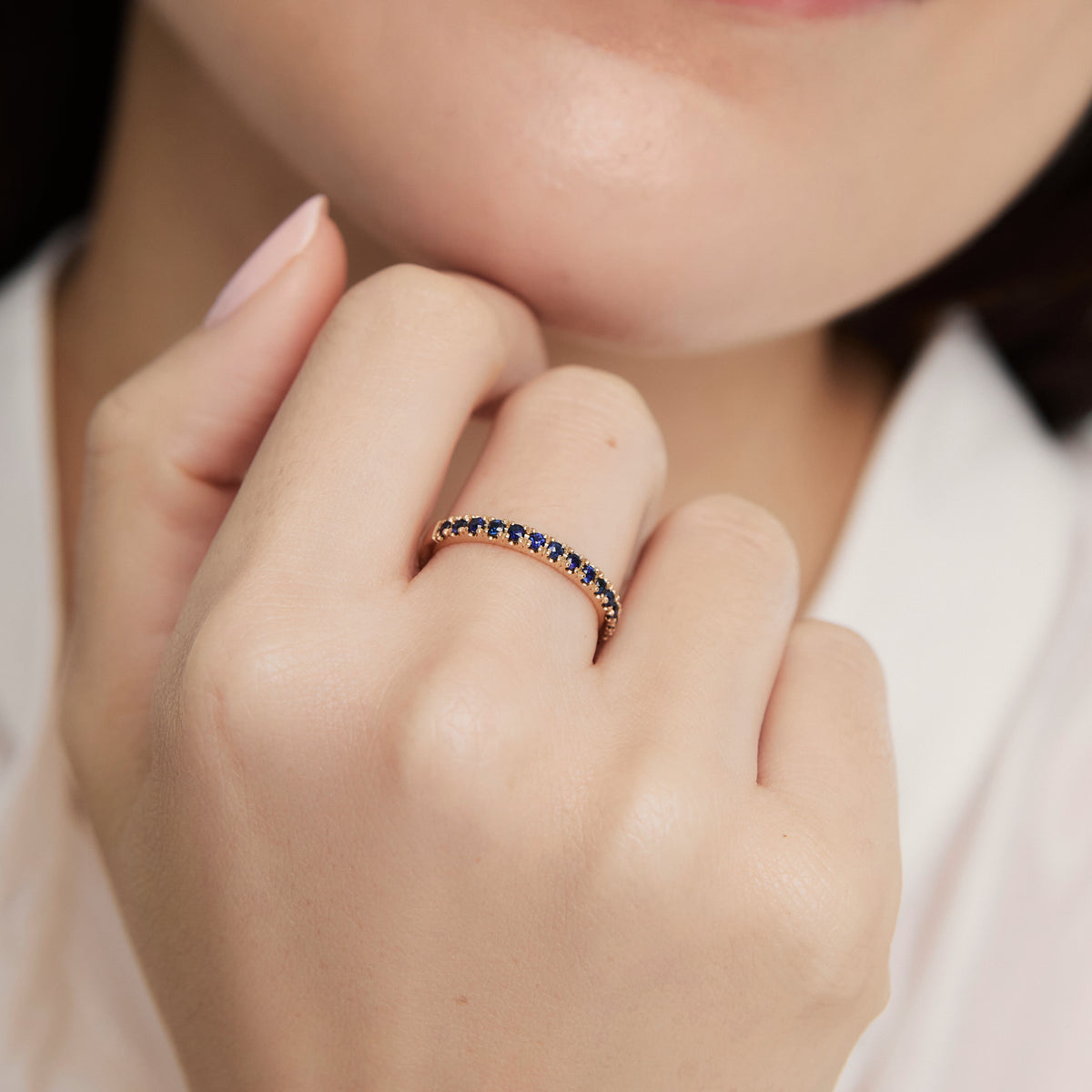 Medio rivière en oro amarillo de 18K con zafiros