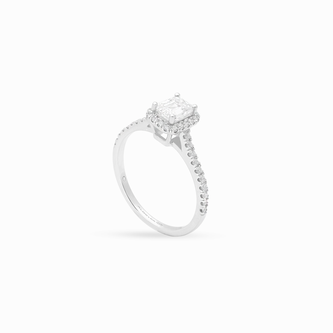 Anillo de compromiso en oro blanco 18k solitario modelo halo