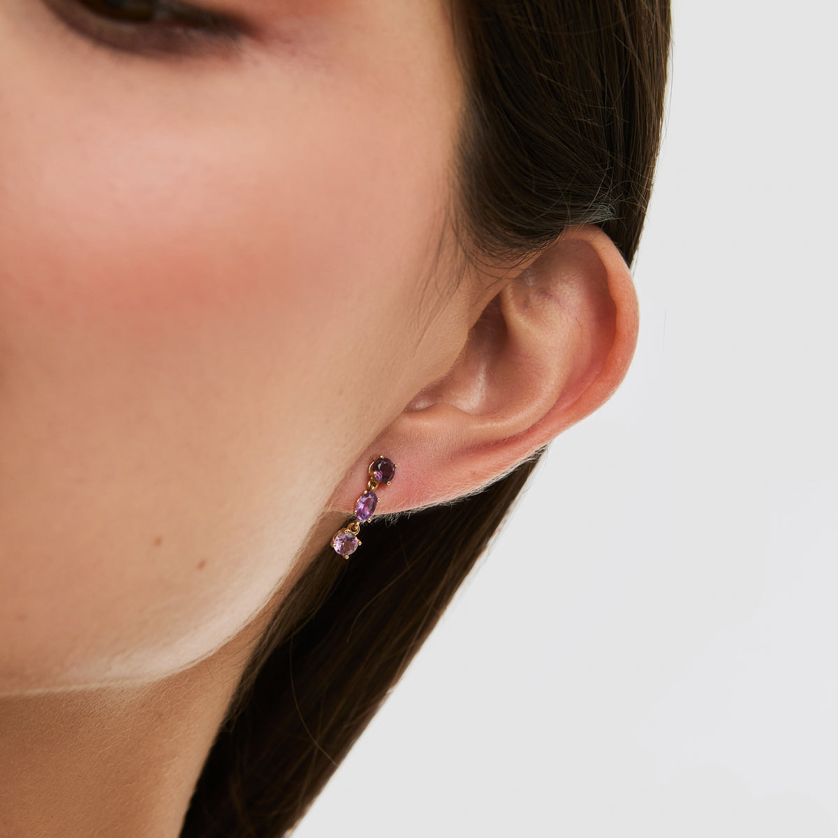 Aretes oro amarillo de 18K colgantes con amatistas