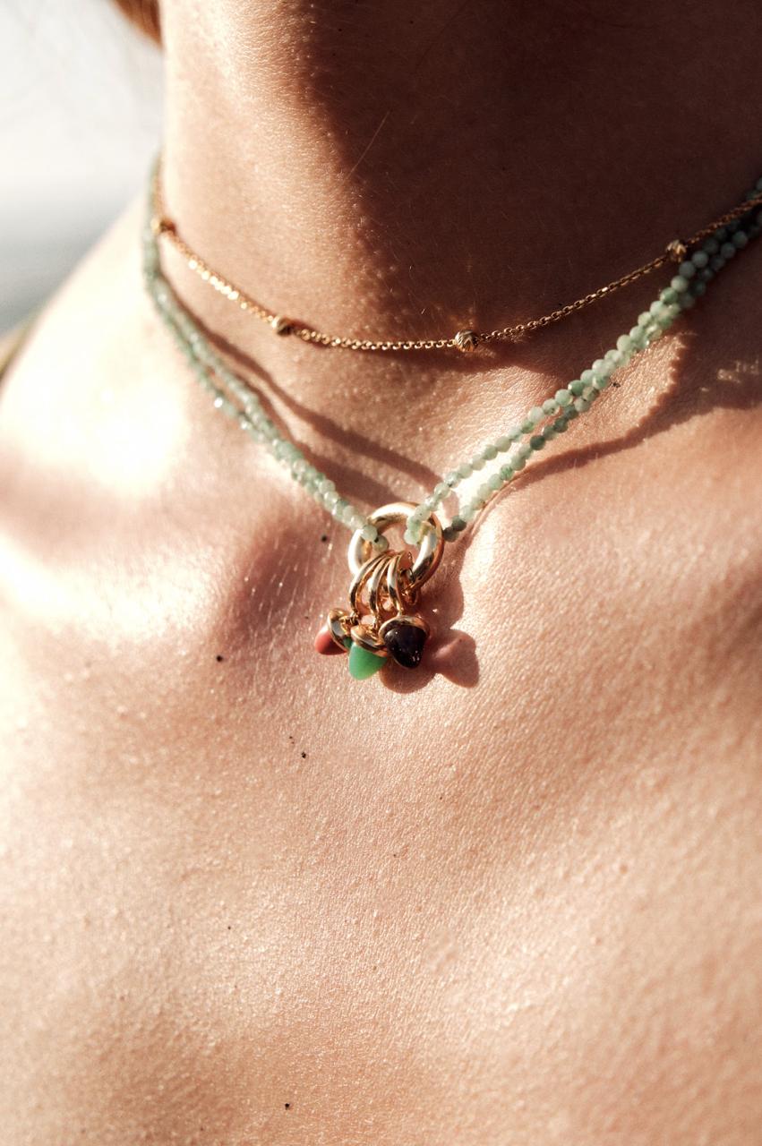 Dije oro amarillo de 18K con tanzanita cabuchón