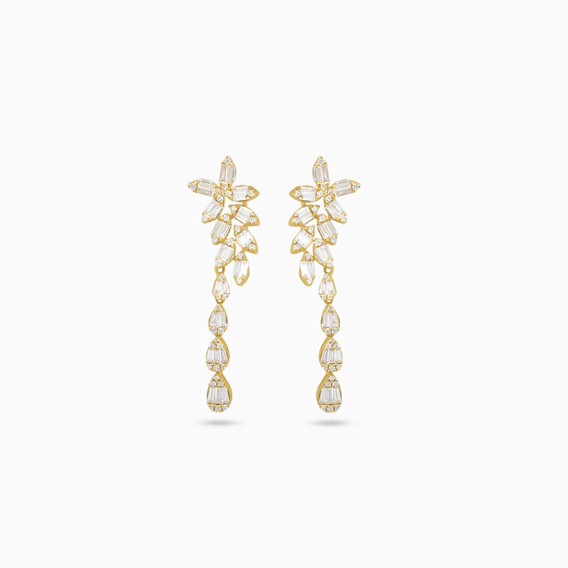 Aretes oro amarillo 18K earcuff largo colgante con brillantes
