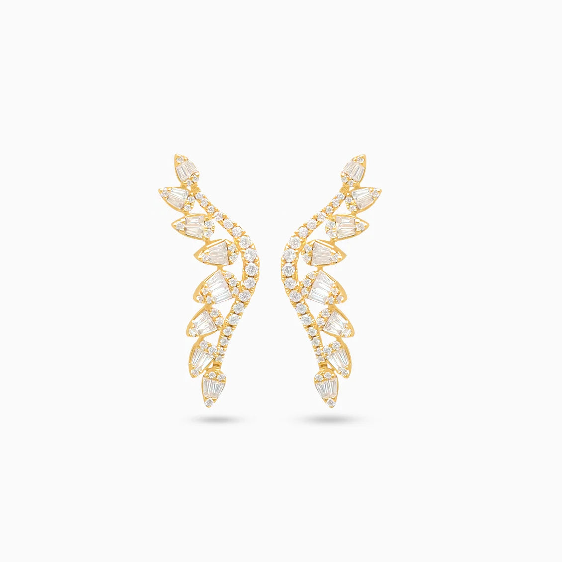 Aretes earcuff oro amarillo 18K con silueta arqueada y diamantes