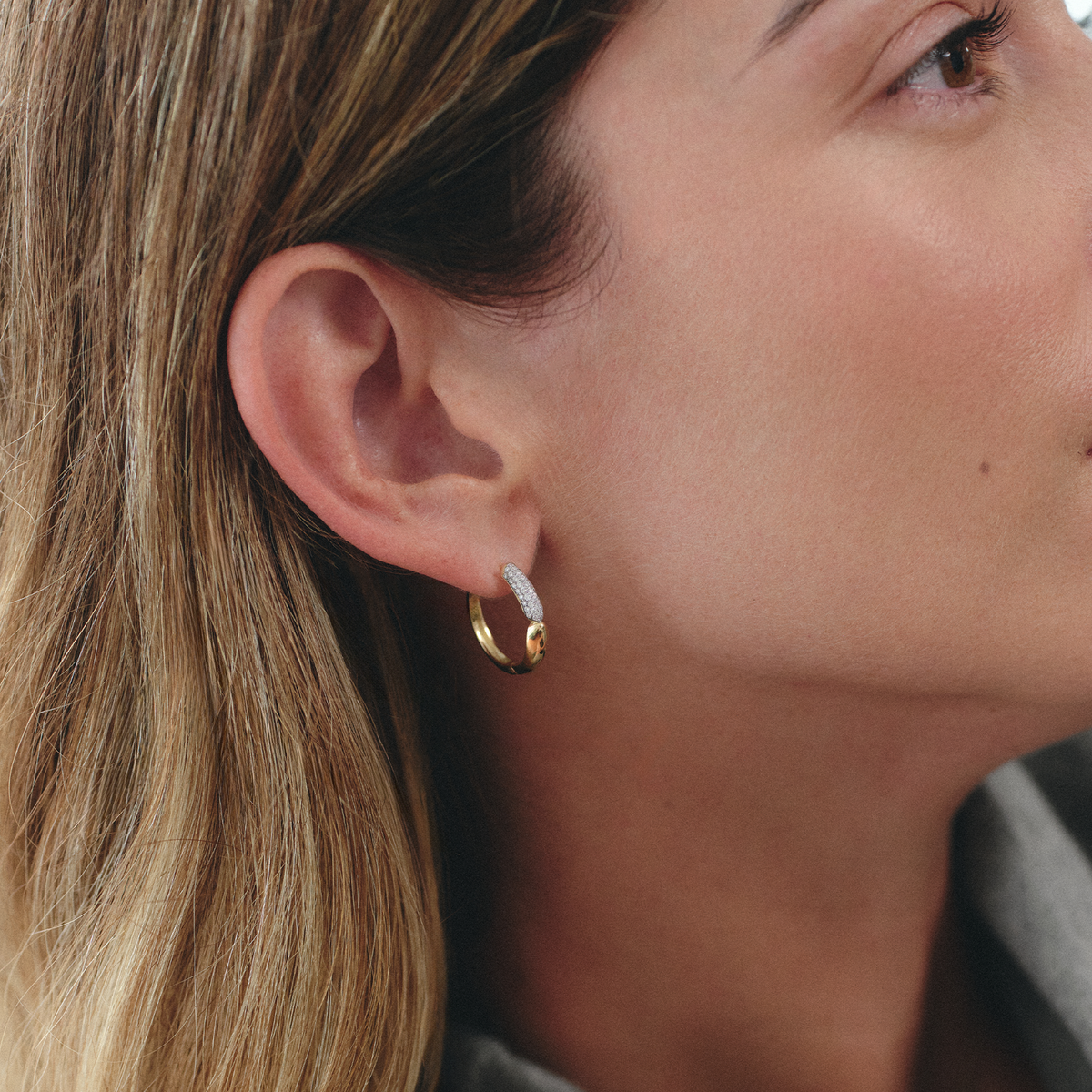 Aretes en oro amarillo 18K gotas bombeadas con brillantes