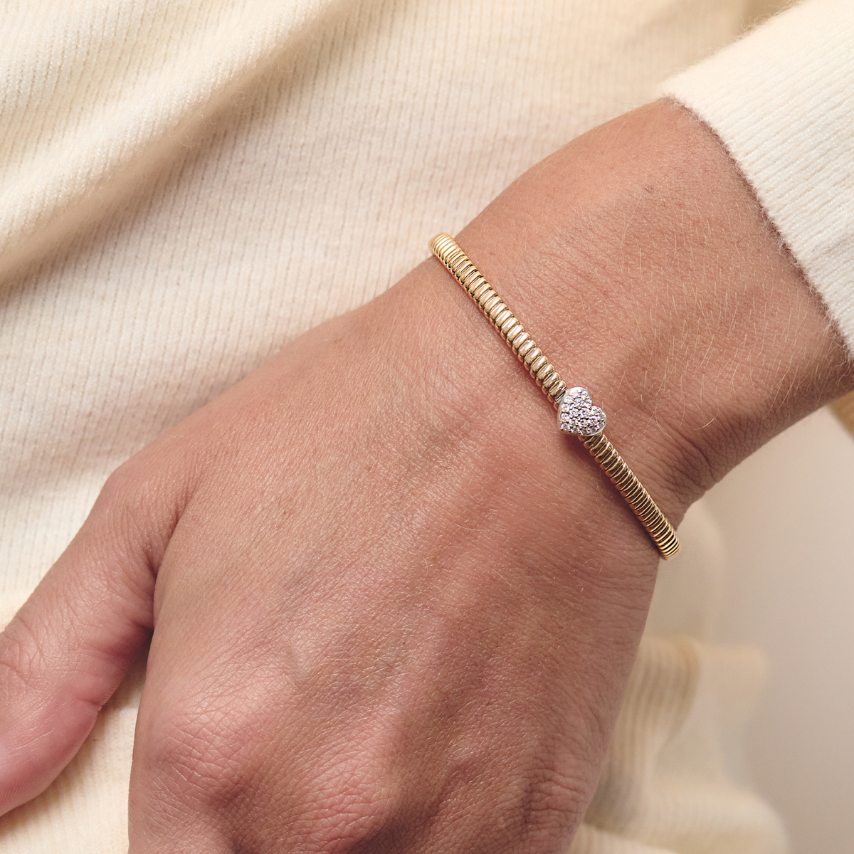 Pulsera en 2 oros 18K bangle retráctil entorchado y corazón con brillantes