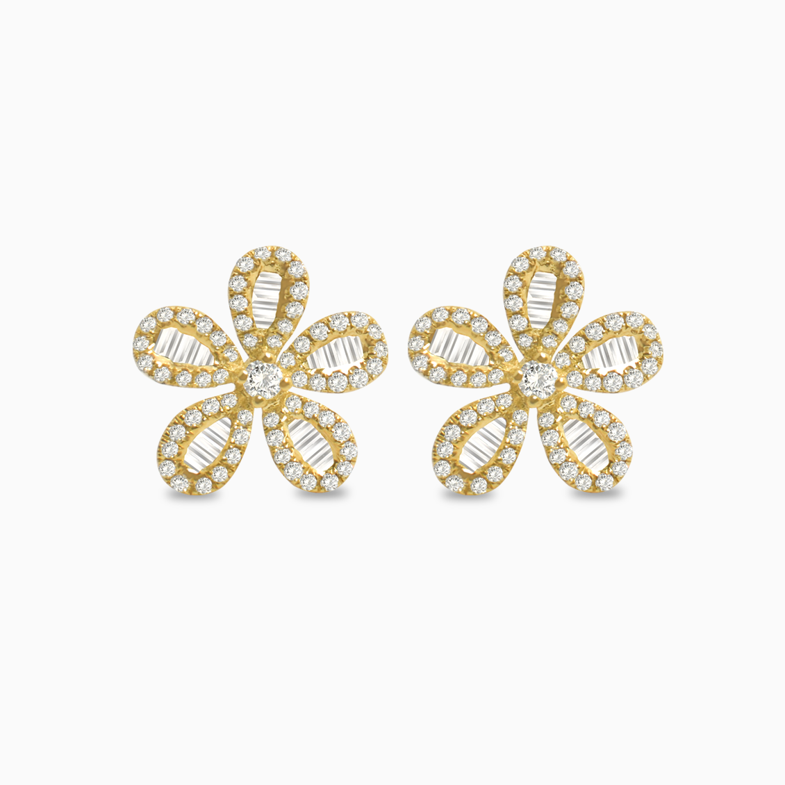 Aretes en oro amarillo de 18K flor con brillantes