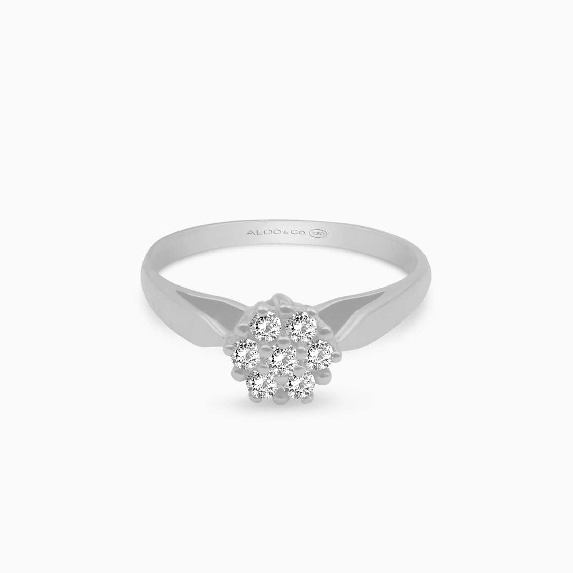 Anillo de Compromiso en oro blanco de 18K roseta con brillantes