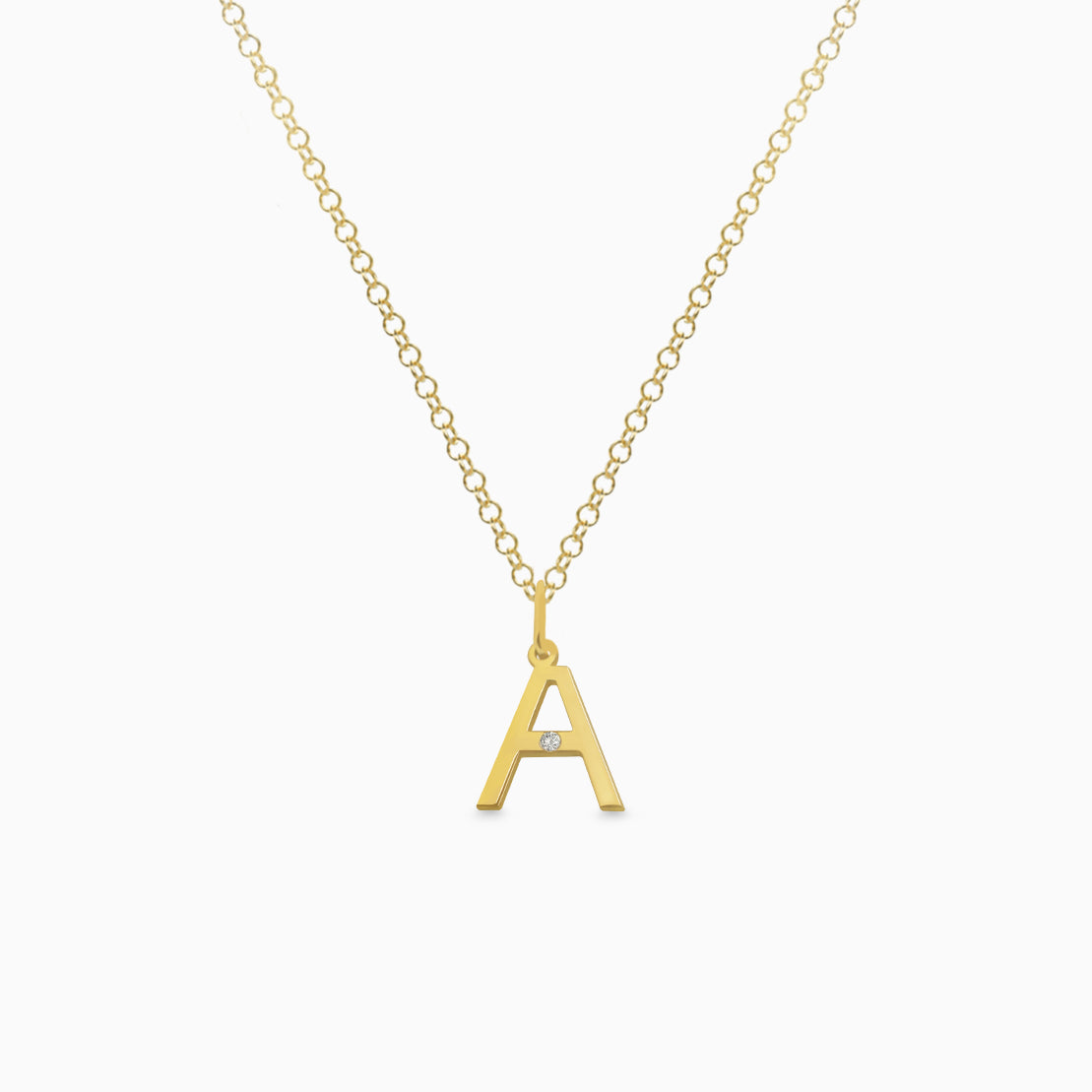 Dije en oro amarillo de 18K letra A moderna con brillante