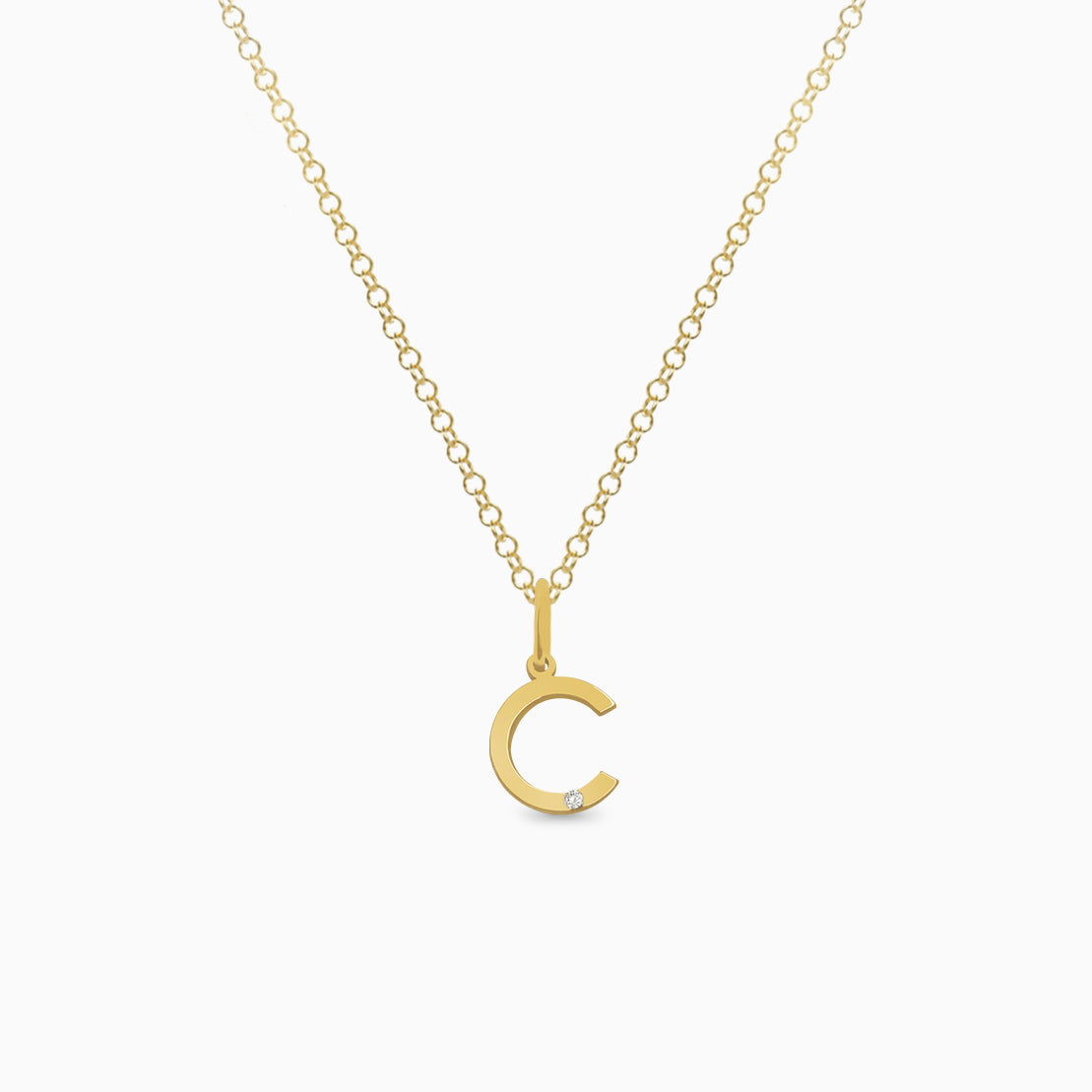 Dije en oro amarillo de 18K letra C moderna con brillante