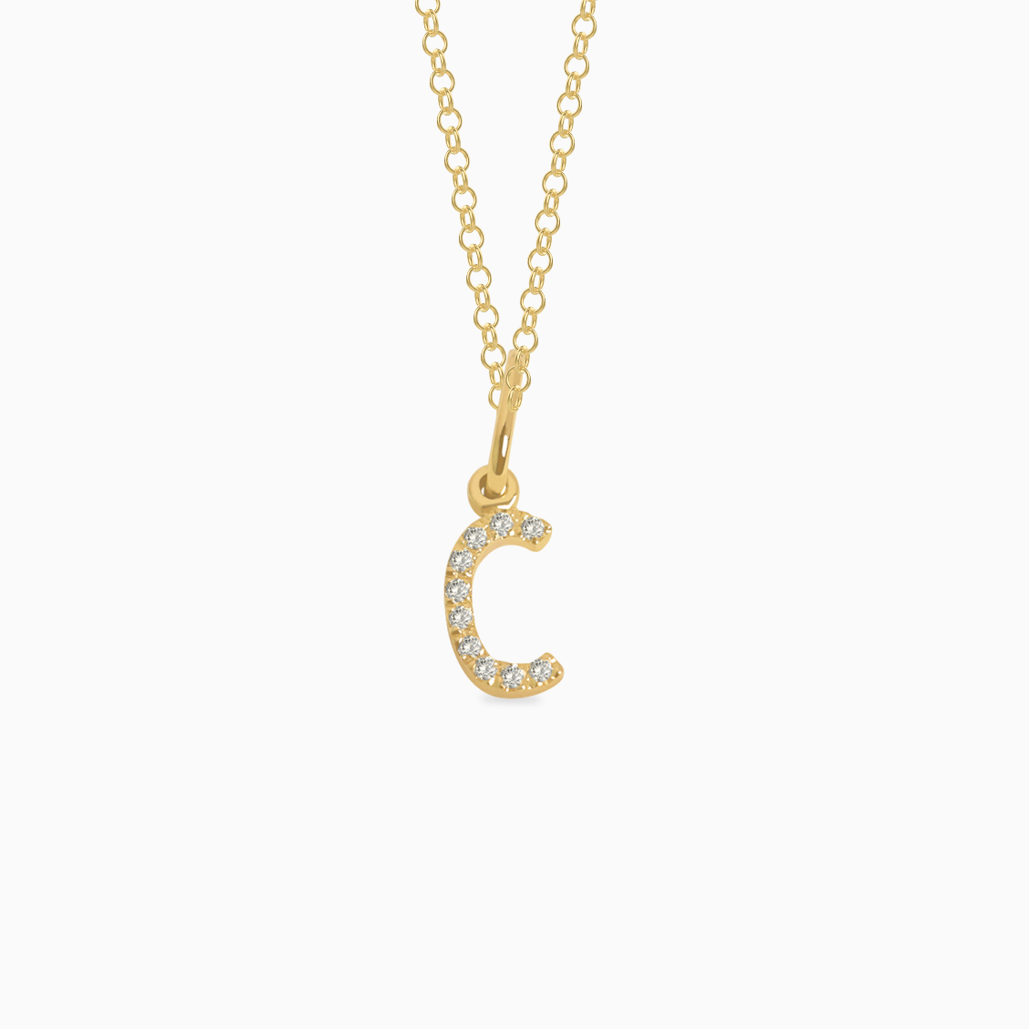 Dije en oro amarillo de 18K letra C full brillantes