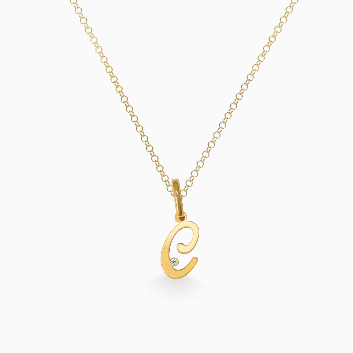 Dije en oro amarillo de 18K letra C 