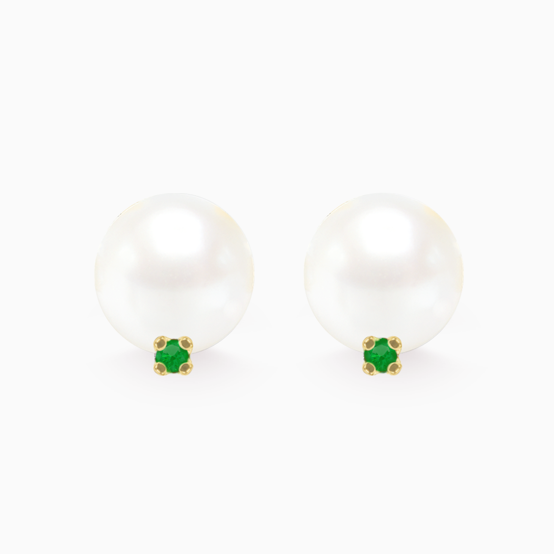 Aretes en oro amarillo de 18K con perla y esmeralda