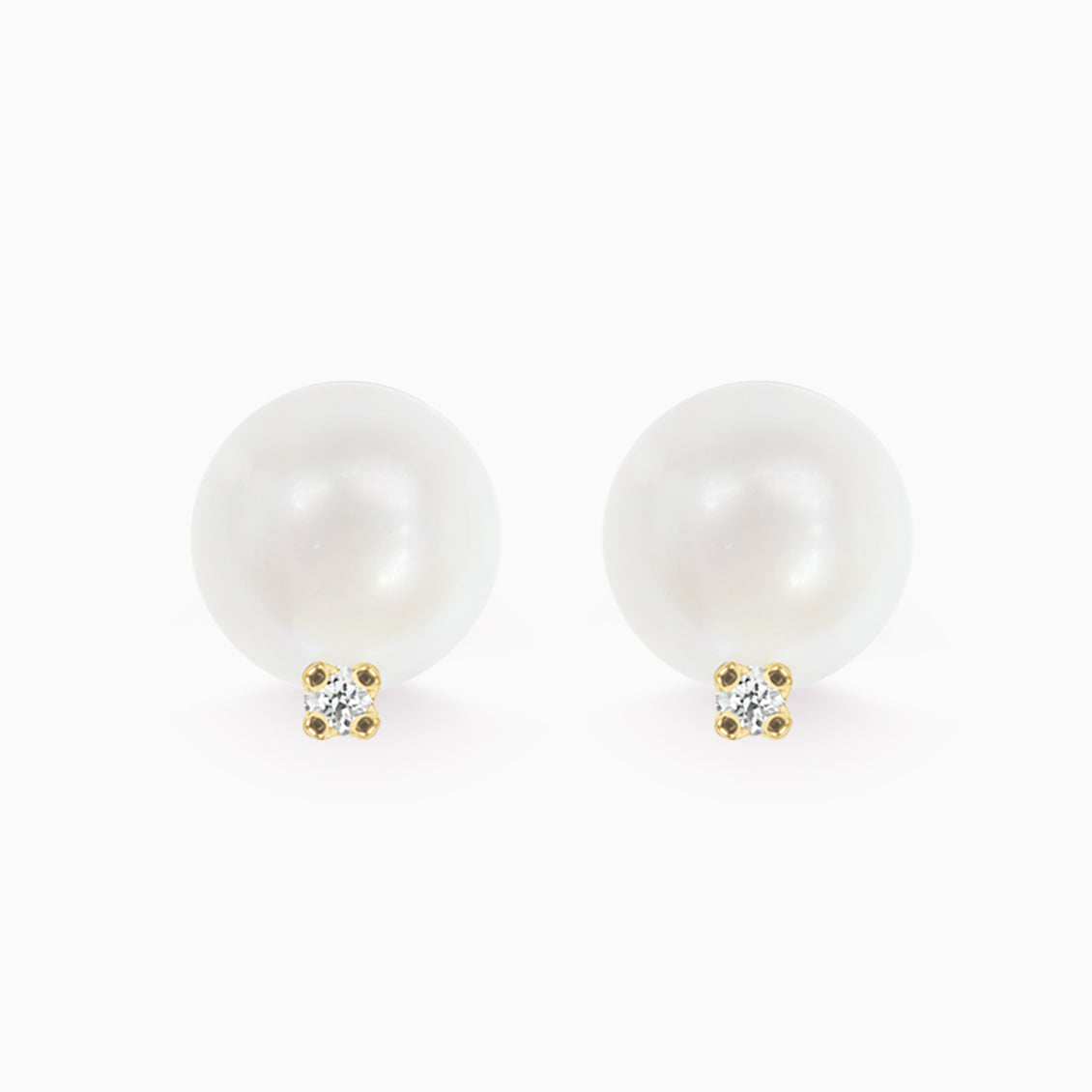 Aretes en oro amarillo de 18K con perla